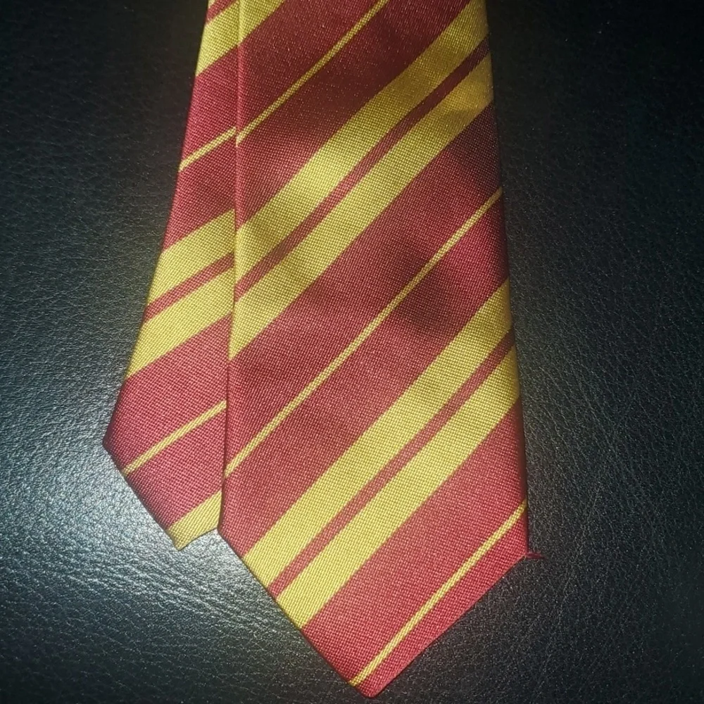 Harry Potter Classic Red and Gold Striped boy’s Unisex Tie‎ 12-1/2